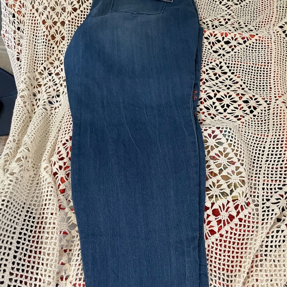 Size 18 Bandolino embroidered cropped jeans - Picture 7 of 7